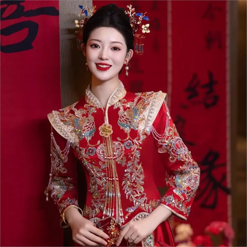 

The new style of Chinese satin heavy industry clothing for wedding dragon and phoenix gown