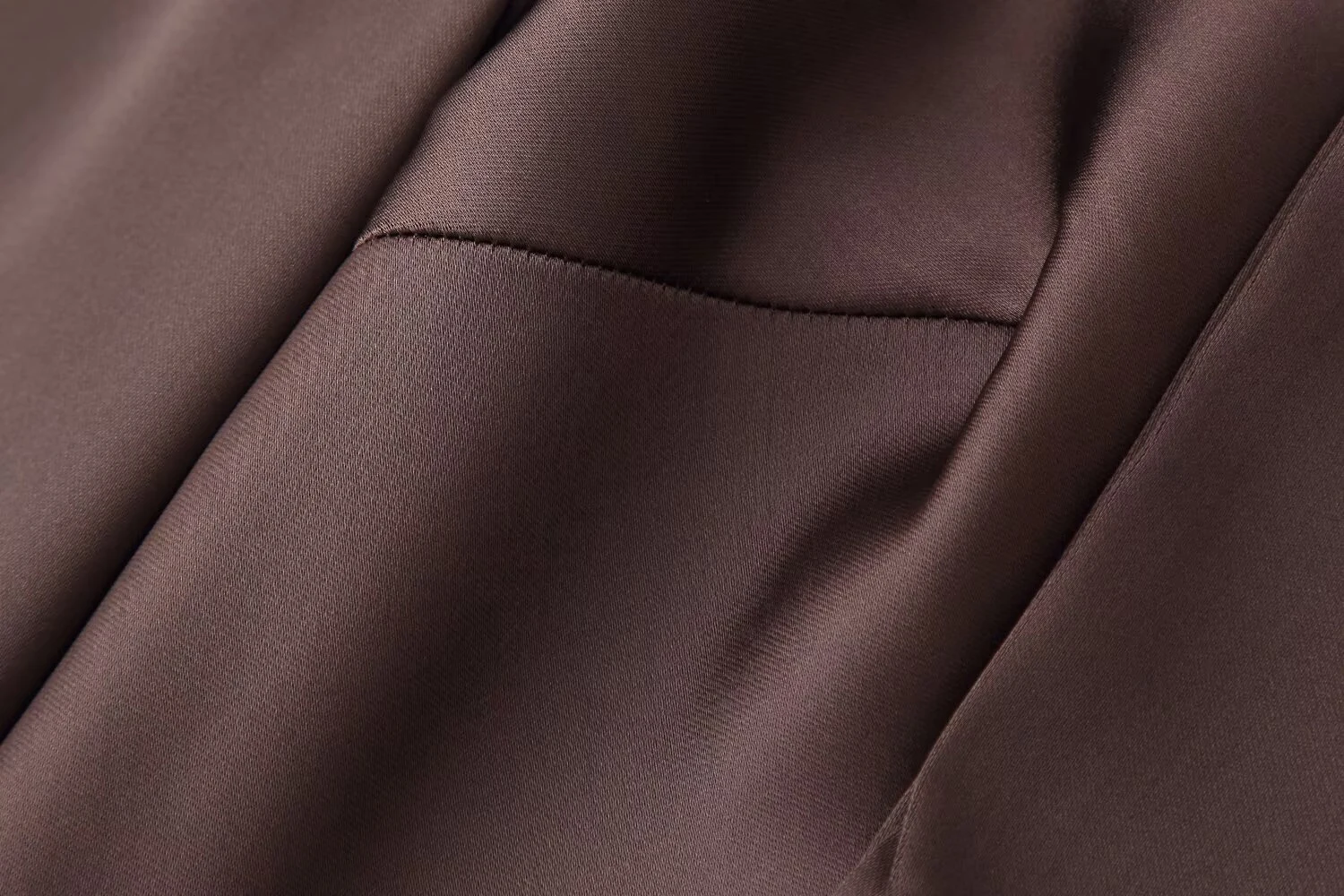 النمط الأوروبي والأمريكي 2025 الشتاء الملابس النسائية الجديدة نمط بسيط سليم صالح نسيج الحرير وشاح اللباس