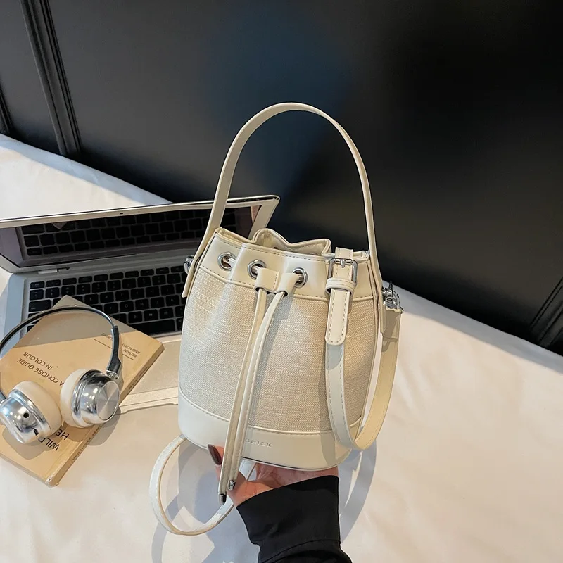 

Portable Bucket Bag\ Fashion and Leisure Single Bag Simple Commuter Messenger Bag