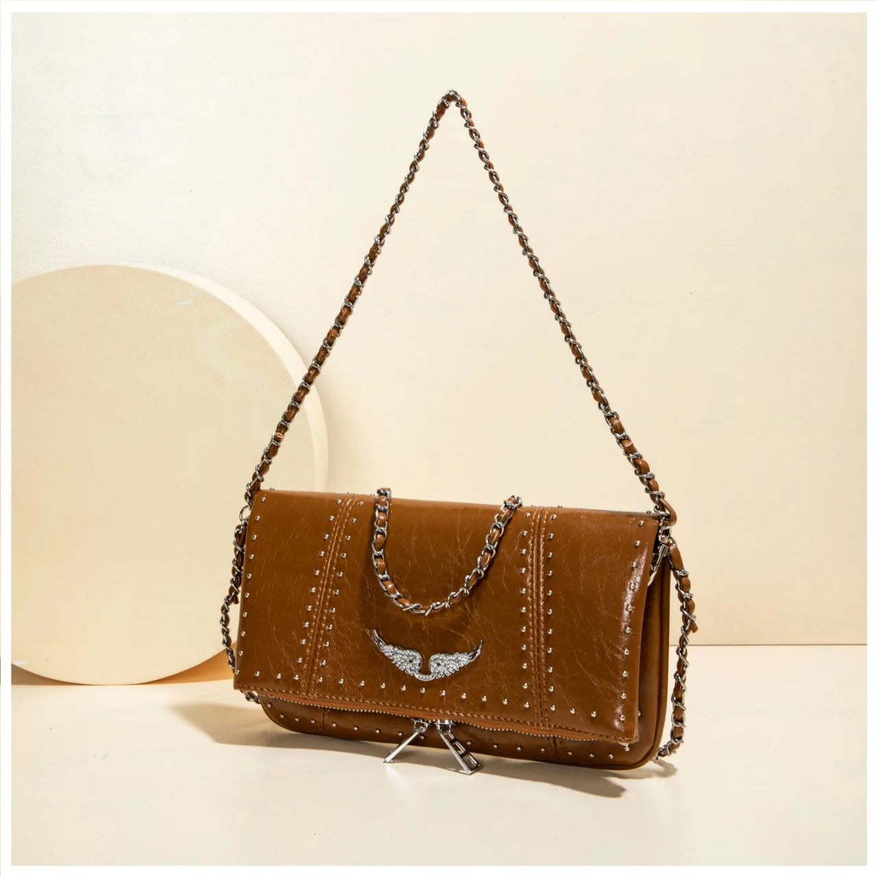 Bolso Bandolera Tipo Sobre Pequeño para Mujer 2026, Bolso de Hombro Casual de Cuero Encerado Negro Suave con Cadena de Remaches Plateados
