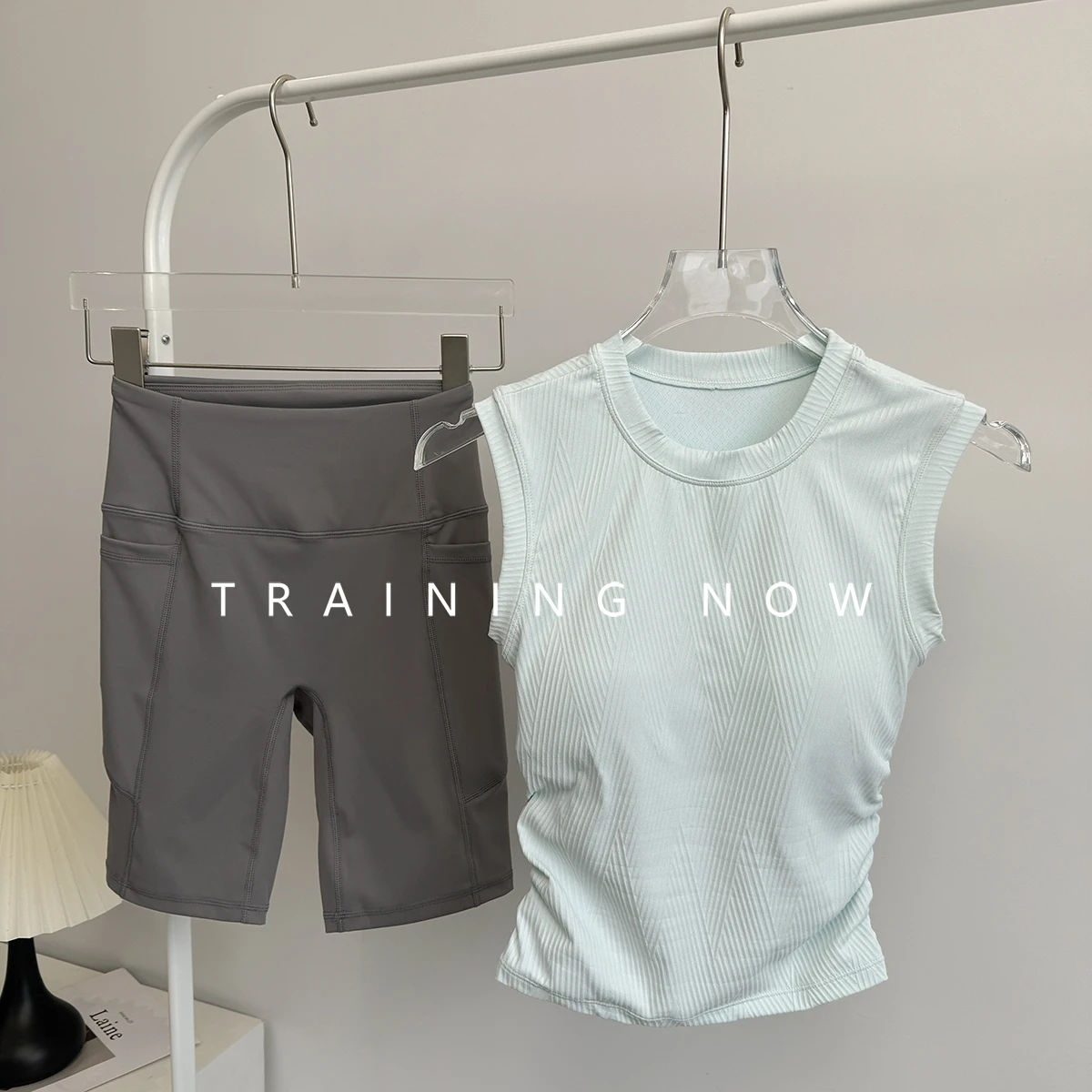 

Женский летний костюм для йоги высокого класса с нагрудником, длинный жилет в стиле тренажерного зала, профессиональный спортивный костюм для утреннего бега