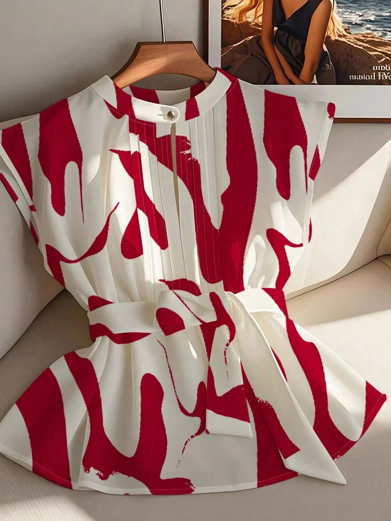 

Элегантная блузка с рюшами на воротнике и поясом, с абстрактным принтом, для офиса и повседневной носки