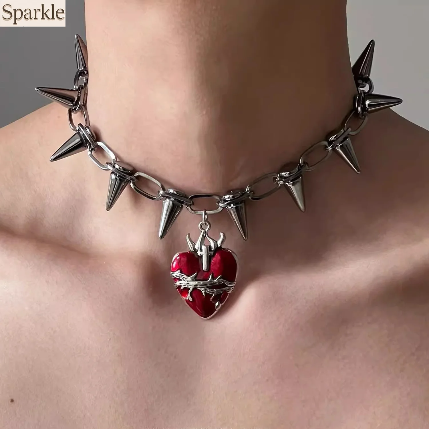 Red Enamel Heart Pendant Spiked Necklace Thorns Cross  Chain Choker Alternative Locked Heart Collarbone Chain Y2K Punk Hip-hop