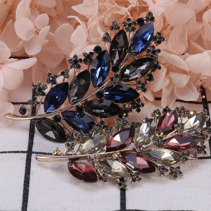 Trendy Female Crystal Feather Brooch Vintage Blue Crystal Leaf Brooches for Women Luxury Rhinestone Pins Corsage Badge Gifts