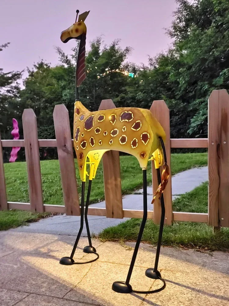 Zoo Simulation Giraffe Ornaments,Floor Sculpture,Outdoor Metal Solar Lights,Garden Landscapes