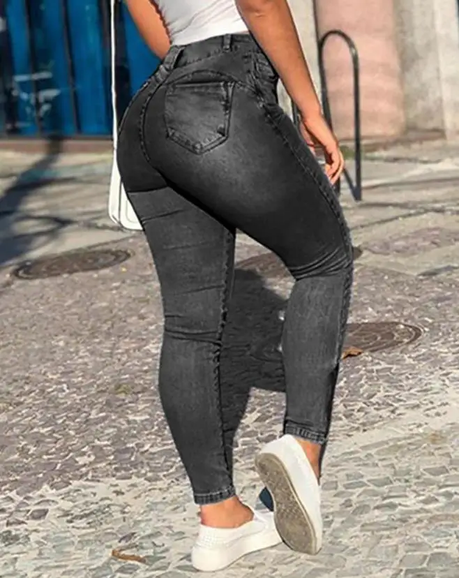 سراويل دينم نسائية موضة صيف 2025 جديدة بلون سادة وجيب بأزرار وسحاب تصميم عالي الخصر جينز ضيق يومي غير رسمي