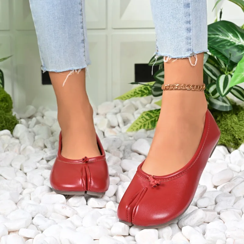 

Women's Toe Separation Shoes, Low-Cut Slip-On Flats 2026 New Style, One-Step-On Flat Bean Shoes for Women