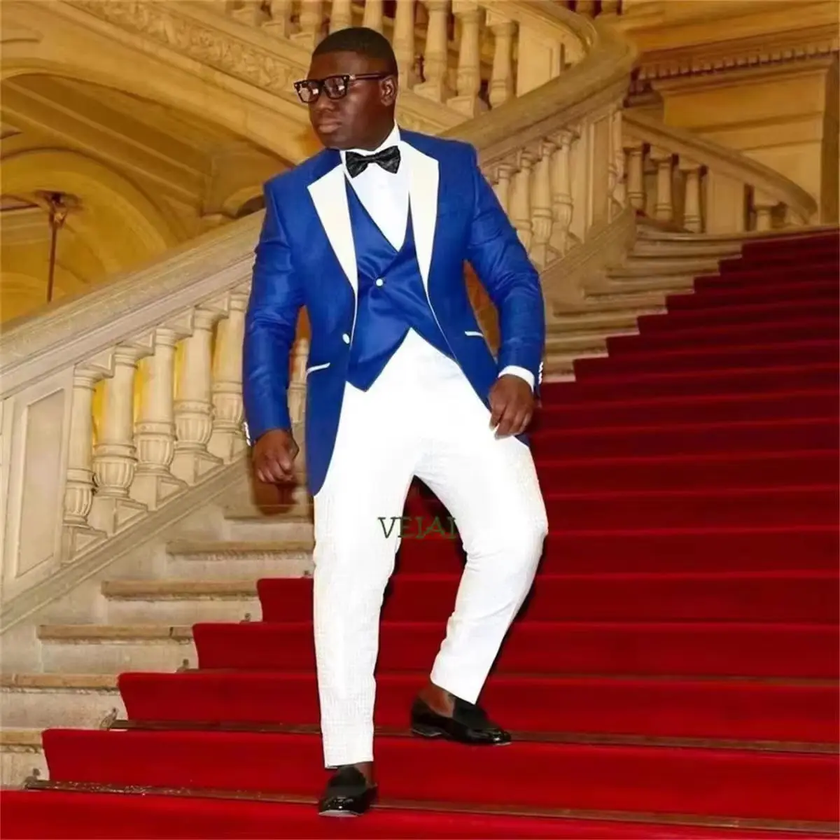 

CustomizedSlim Fit Men Suits for Wedding 3 Piece Royal Blue Groom Tuxedos Jacket Vest with White Pants Notched Lapel Male Fashio