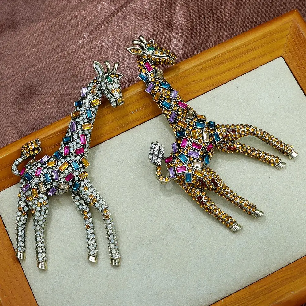 CINDY XIANG Large Beautiful Rhinestone Giraffe Brooch Fashion Vintage Animal Pin 3 Colors Available Winter High Quality Jewelry