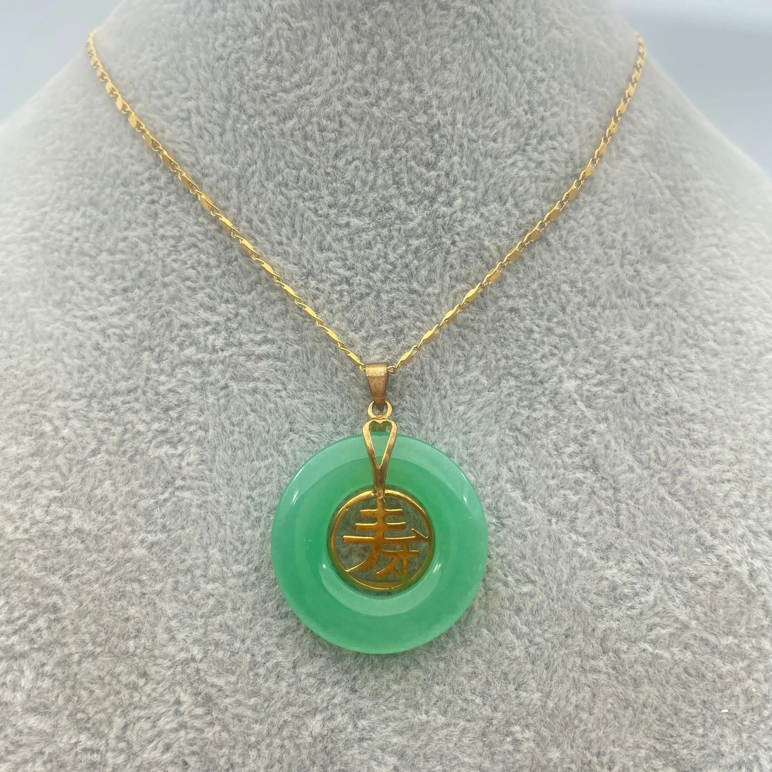 

Women's classic national style light green jade pendant necklace