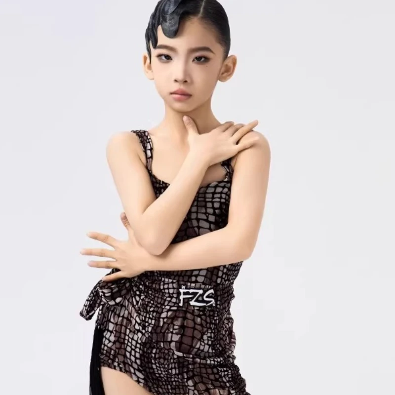 فستان أداء الرقص اللاتيني الجديد لعام 2025 فستان نسائي مثير للاستخدام الخارجي لقاعة الولائم والحفلات الرياضية يرتدي فستان سهرة على شكل كرة سوداء