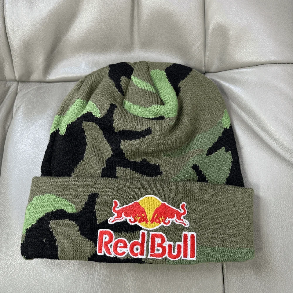 Fashion Camouflage Red Bull Beanie Cap Men's and Women's Winter Warm Red Bull Knitted Hat Outdoor Jungle Camouflage Hat