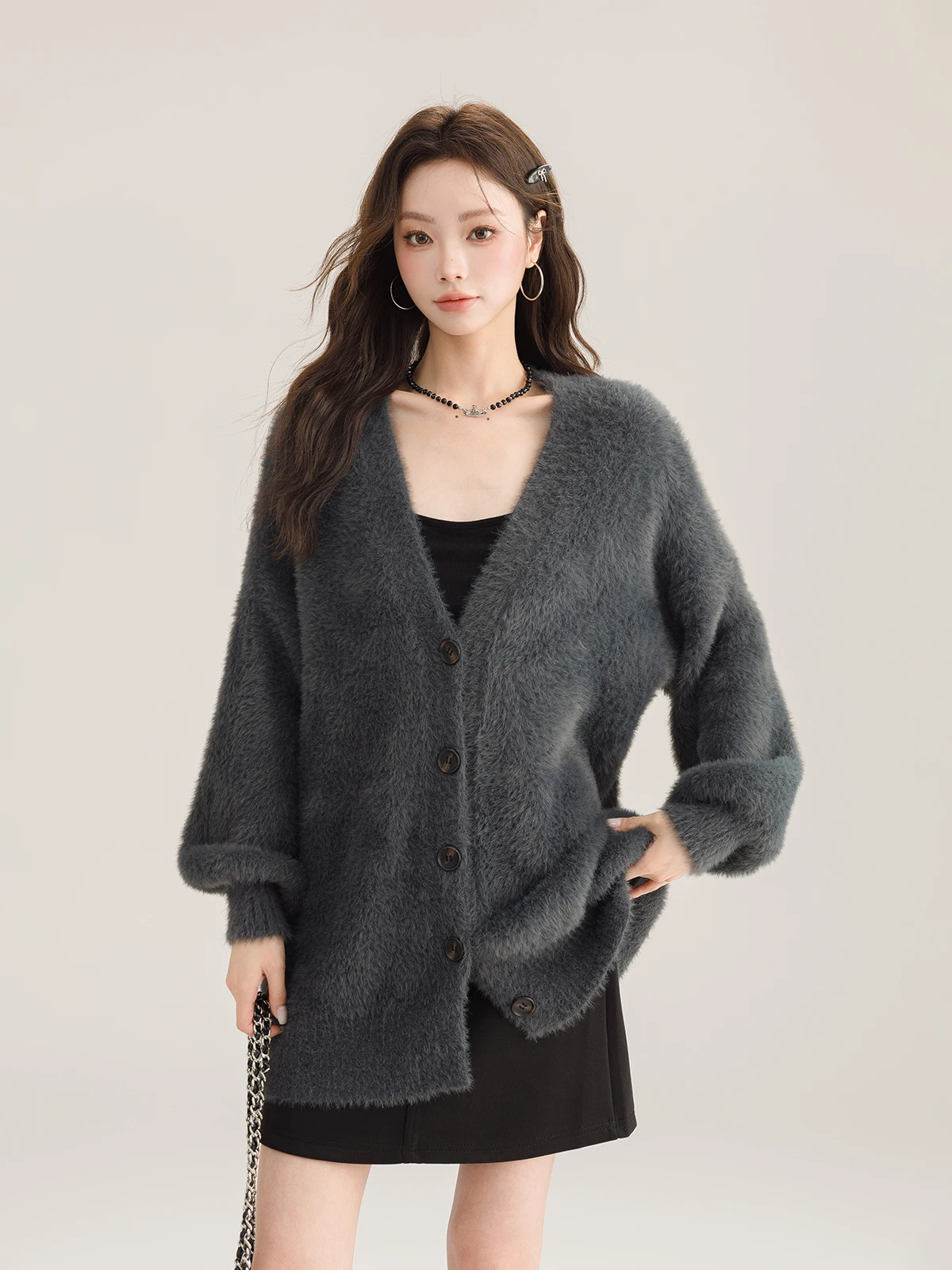 

Ретро-свитер оверсайз с мягким V-образным вырезом, женская осенне-зимняя новинка, универсальный дизайн, повседневный комфортный топ