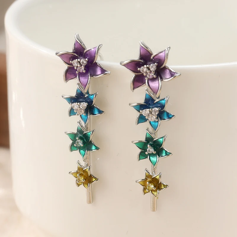 Modische Emaille-Ohrringe in Blumenform für Damen, temperamentvolle, lässige Ohrringe, Bankett- und Urlaubsstil-Design-Schmuck.