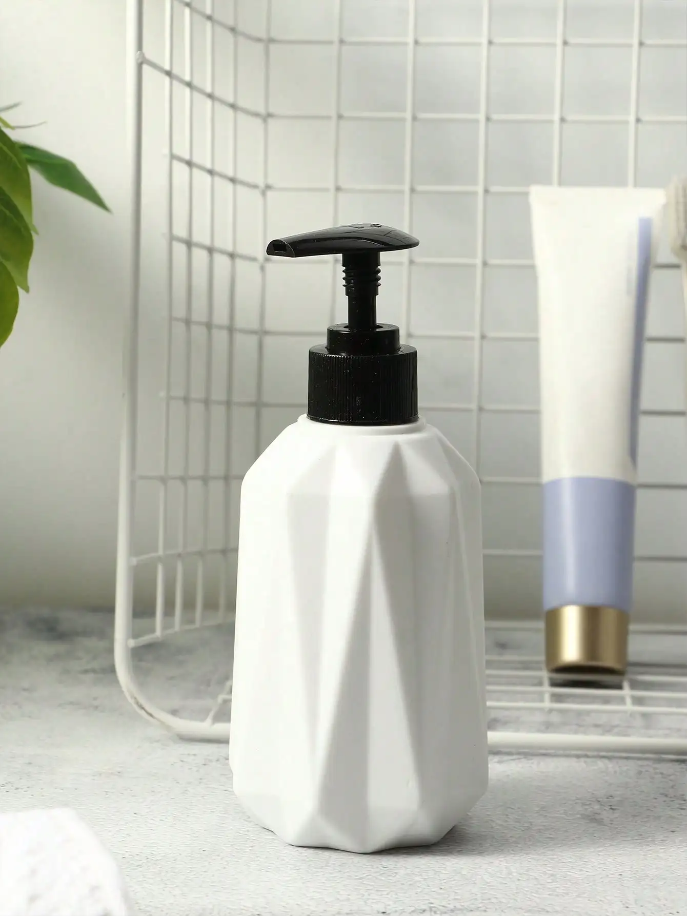 1PC plastic irregular lotion press bottles shampoo body wash hand sanitizer dispenser bottles household bathroom supplies