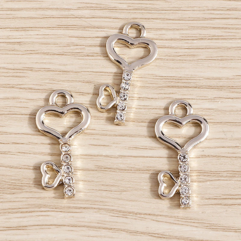 Tusember 10 Stück exquisite silberfarbene Kristall-Liebesherz-Charms für die Schmuckherstellung, modische Ohrringe, Halsketten, DIY-Anhänger – Detail 8