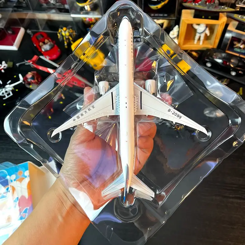 1: 400 scale alloy aircraft Southern Airlines Boeing 777-300ER aircraft finished metal model