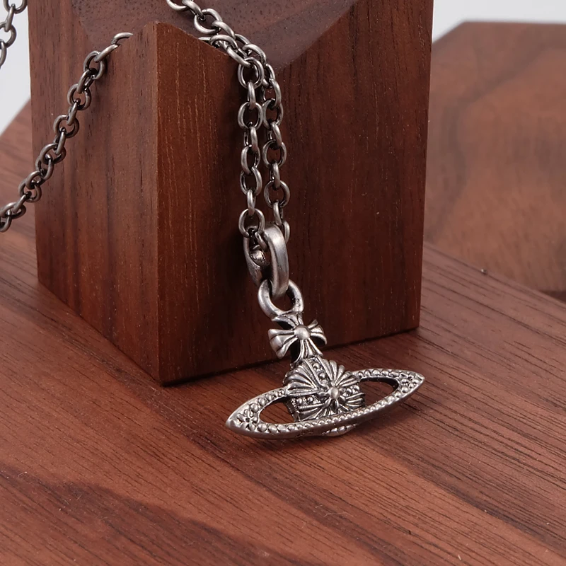 

Кулон-подвеска Сатурн из стерлингового серебра S925 с гравировкой, винтажный стиль, классический, простой, универсальный, модный аксессуар