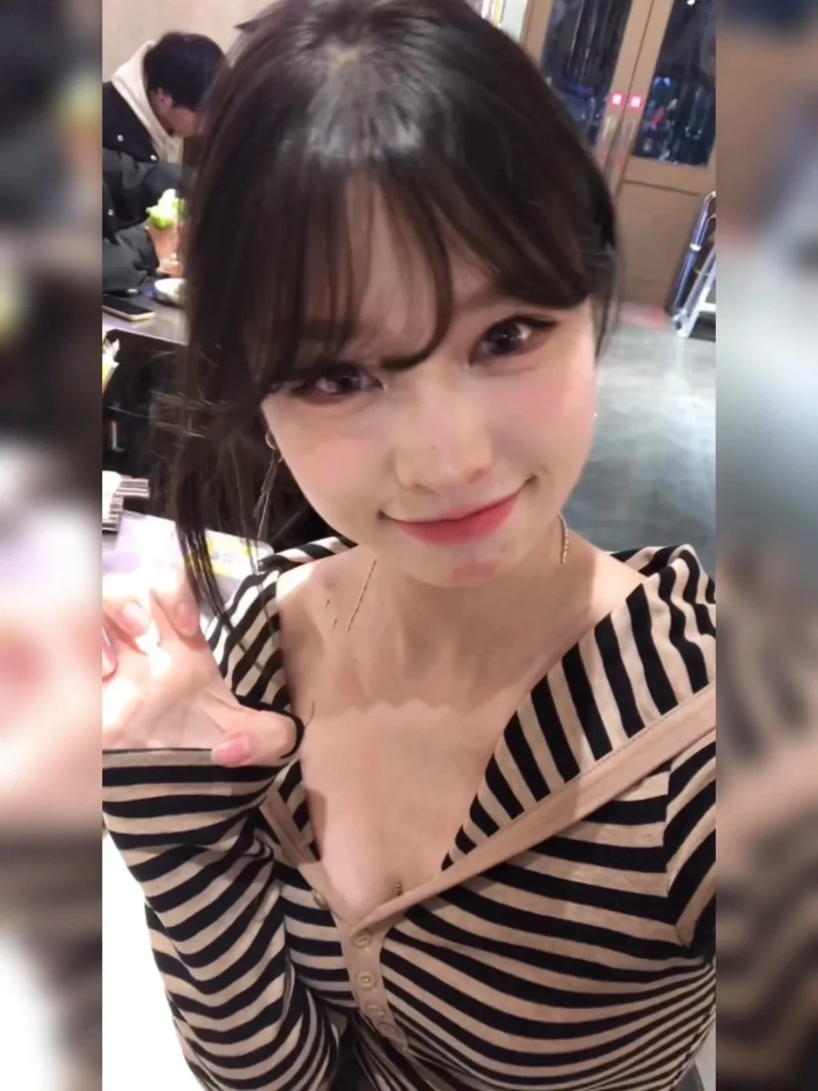 Camisetas a rayas de colores contrastantes para Mujer, camisetas de manga larga con cuello semiabierto, Ropa de Mujer 2021, camiseta informal a la moda con botones que combina con todo