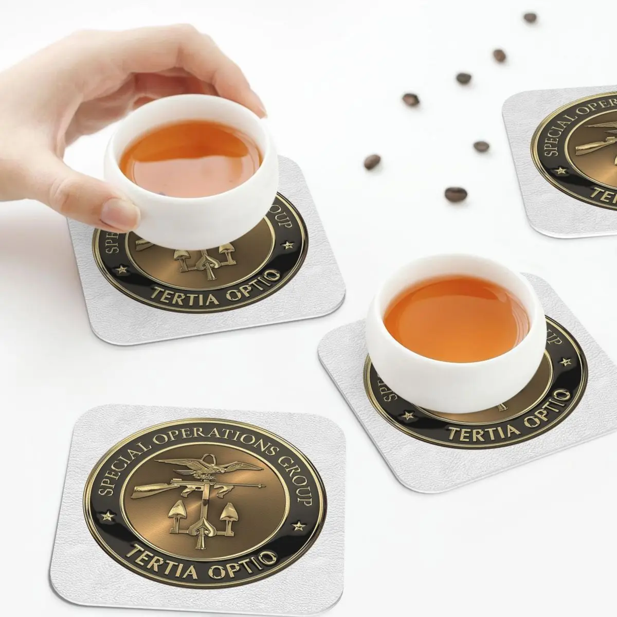 

Группа специальных операций, эмблема SOG, белые кожаные подставки, кожаные салфетки, изоляционные кофейные коврики, обеденные подушечки, набор из 4 шт.