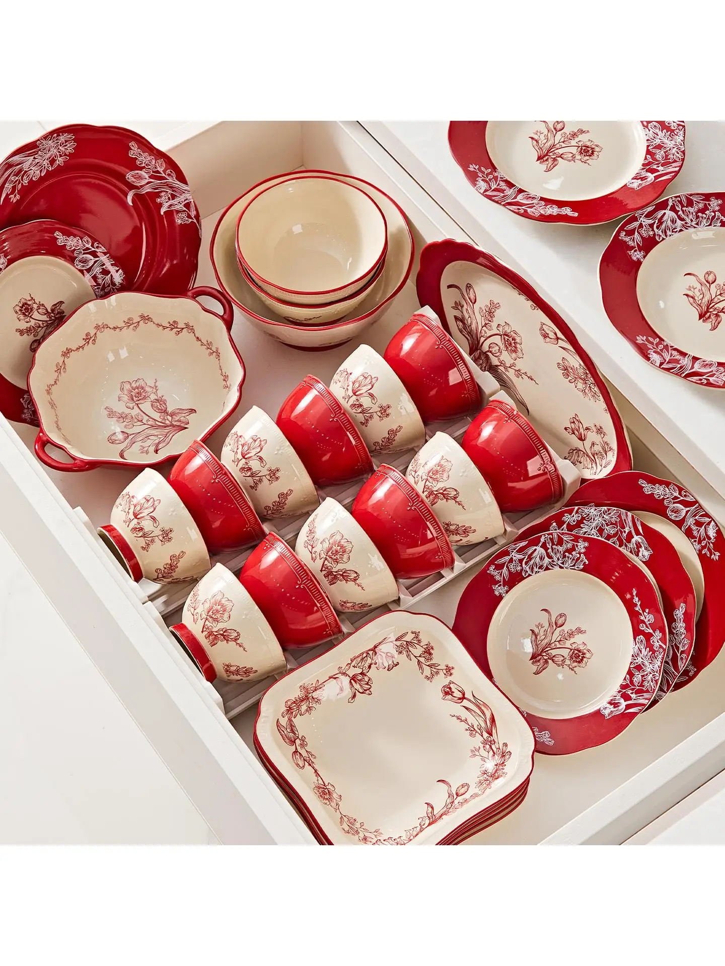 

Подарок на свадьбу для молодоженов: Набор посуды (тарелки, миски, приборы) в подарочной коробке для новобрачных, практичный подарок на помолвку