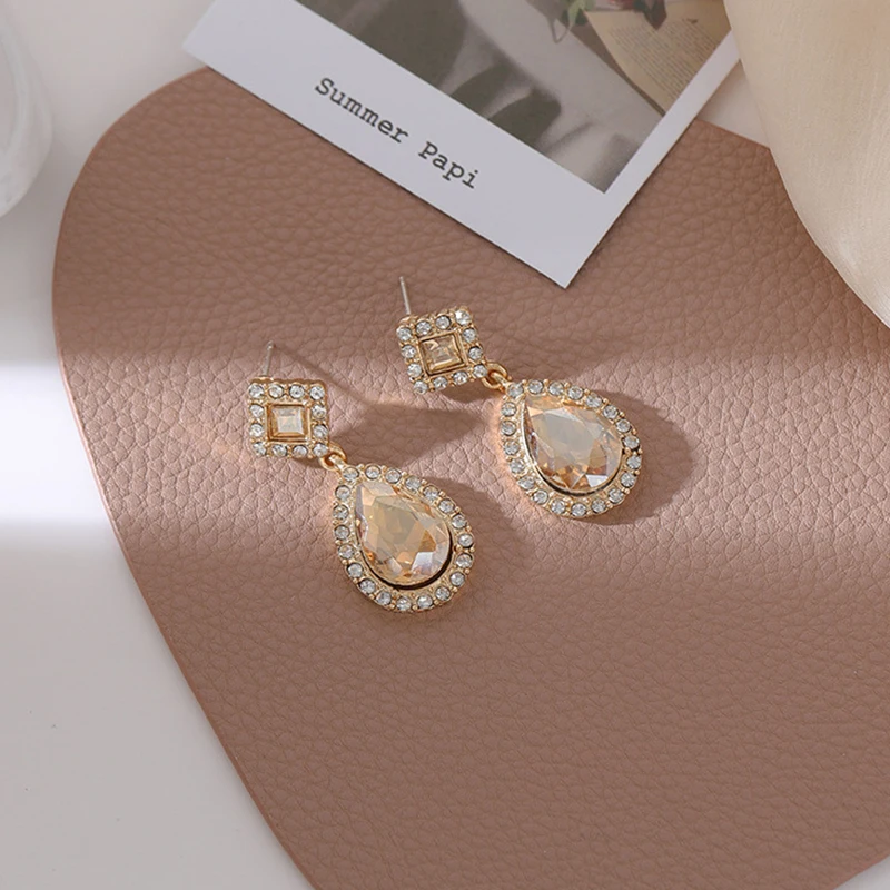 Vintage Waterdrop Champagne Crystal Rhinestone Clip on Earrings for Women No Piercing Femininity Wedding Party Jewelry Gift