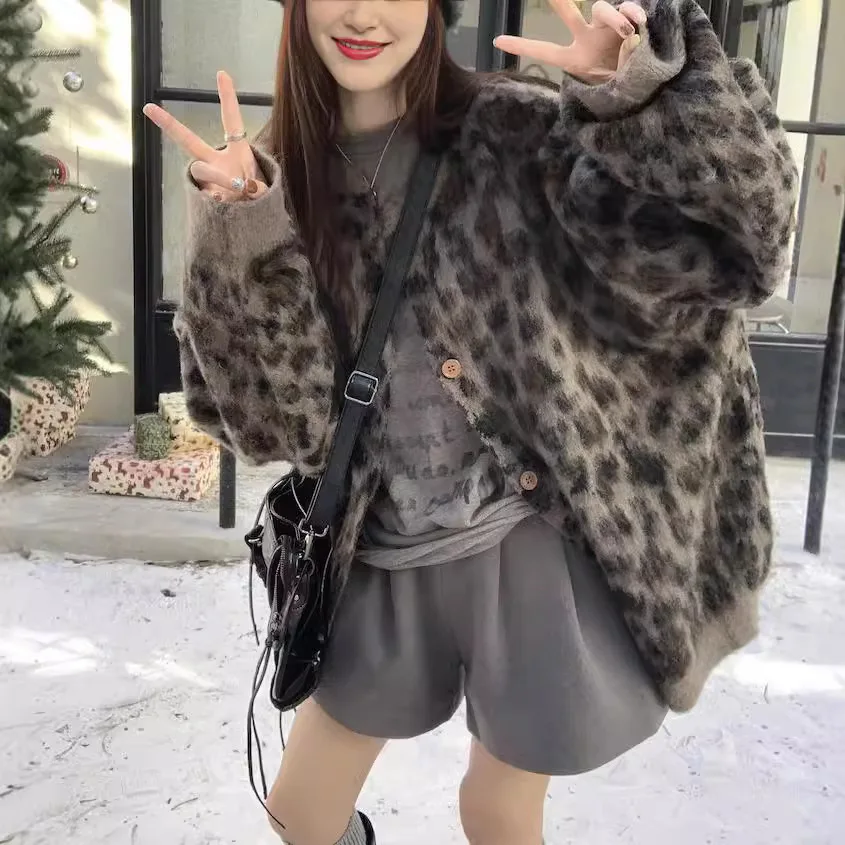 

Knitted Cardigan Women Sweaters Casual Jumpers Coat Leopard Print Round Neck Long Sleeve Loose Fit Thick Street Wear 2025 Autumn