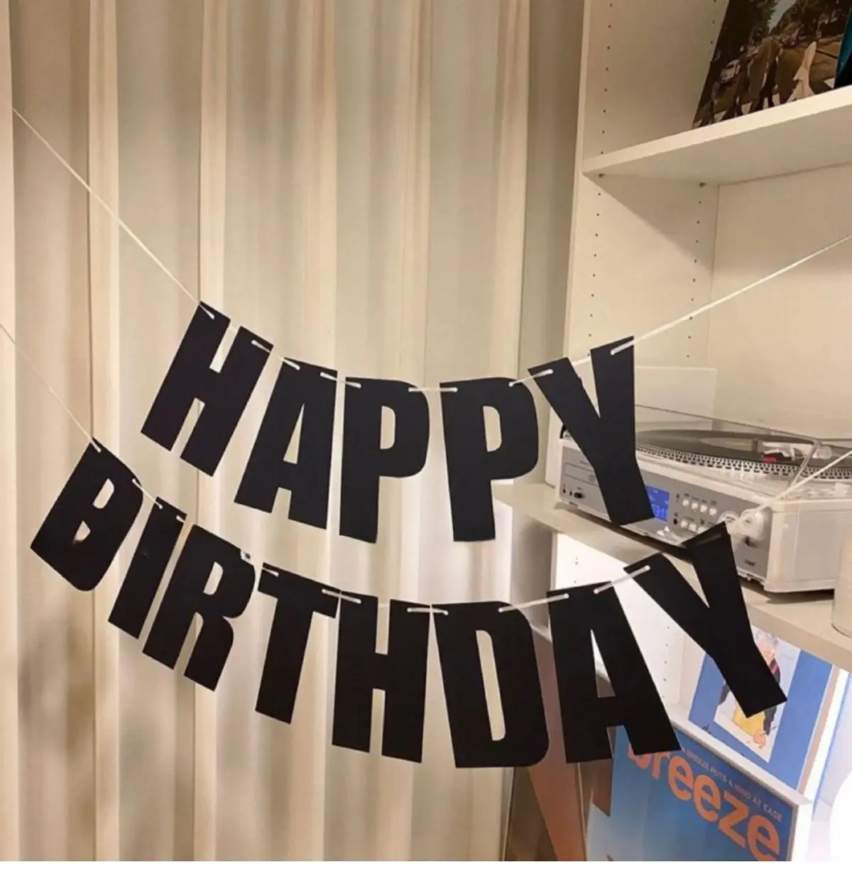Geburtstagsbanner mit schwarzem Hintergrund und weißen Buchstaben, Partydekoration zum Geburtstag, festliche Dekoartikel – Detail 8