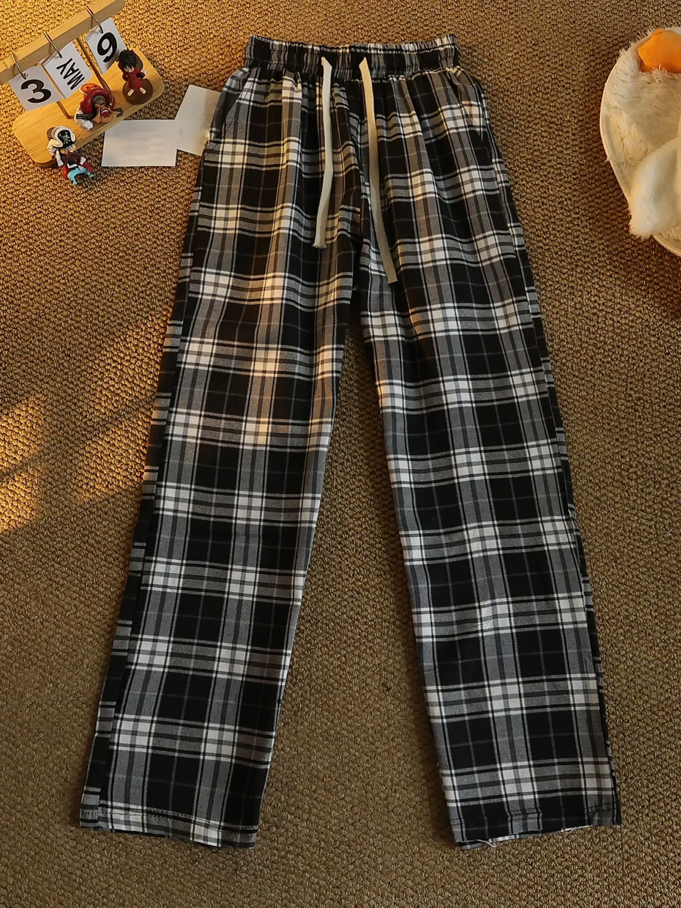 Casual sports pants, fashionable black checkered pants, loose elastic waist pocket, wide leg pants, neutral hip-hop loose pants