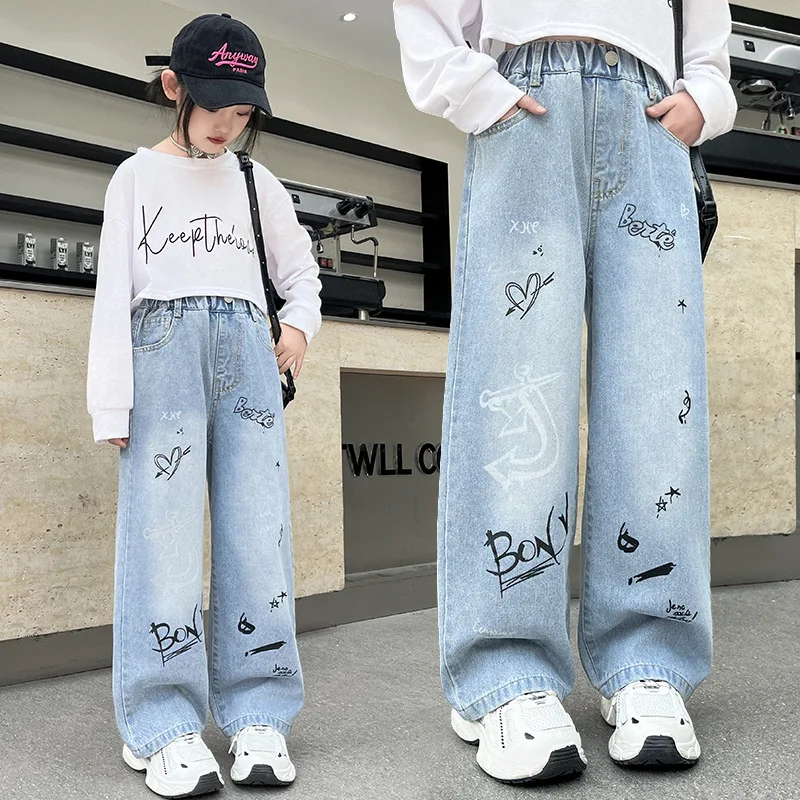 

Autumn Teen Girls Casual Denim Pants Children Loose Straight Jeans with Heart Print for Kids High Fashion Street Jeans Trousers