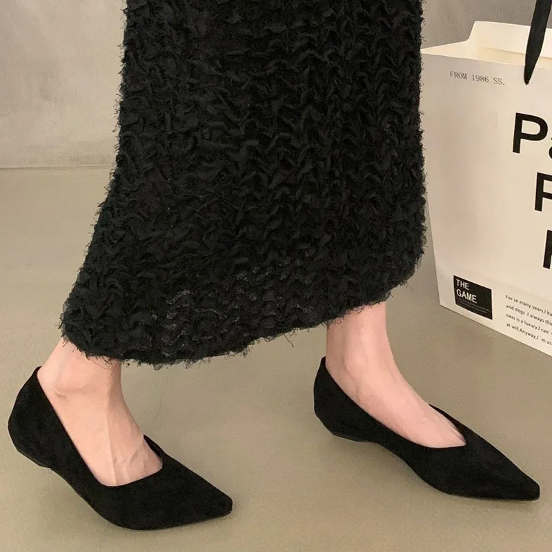 女性の子猫ヒールエレガントなポインテッドトゥ浅いパンプス春秋の高級ベルベット生地のヒールオフィスレディスリッポン作業靴