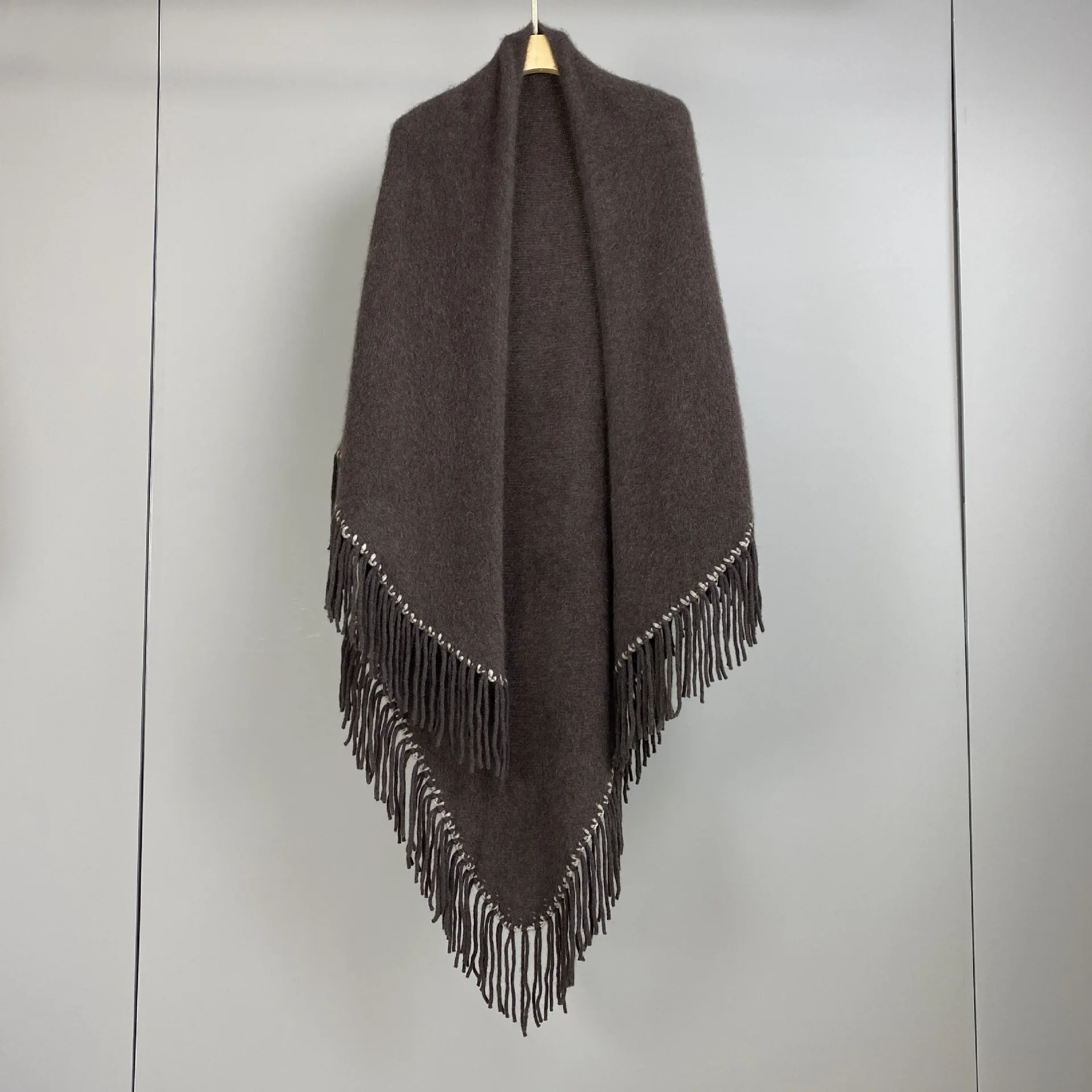 

2025 Autumn And Winter New Retro Style Heavy Woven Cowhide Medium And Long Fashionable Large Shawl