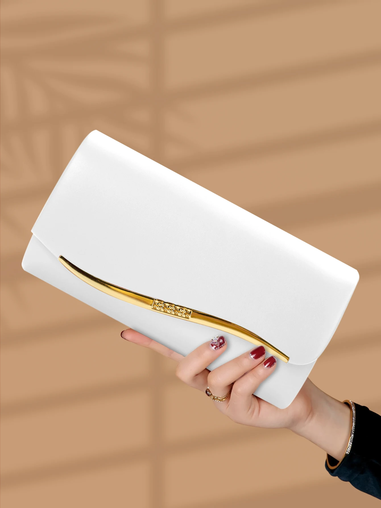 

Elegant and luxurious clutch bags, stylish banquet bags, exquisite shoulder bags, suitable for dinners and parties.