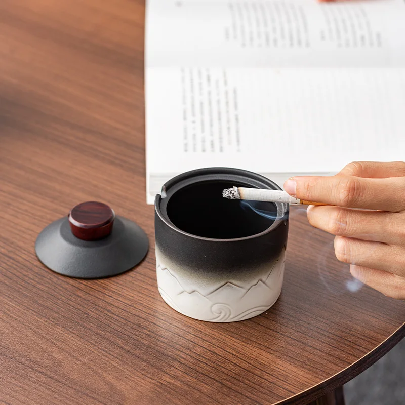 

Chinese style Ceramic With Cover Ashtrays, Home Living Room Office Decoration, Creative Anti Fly Ash Gradient Color Ashtray, 1Pc