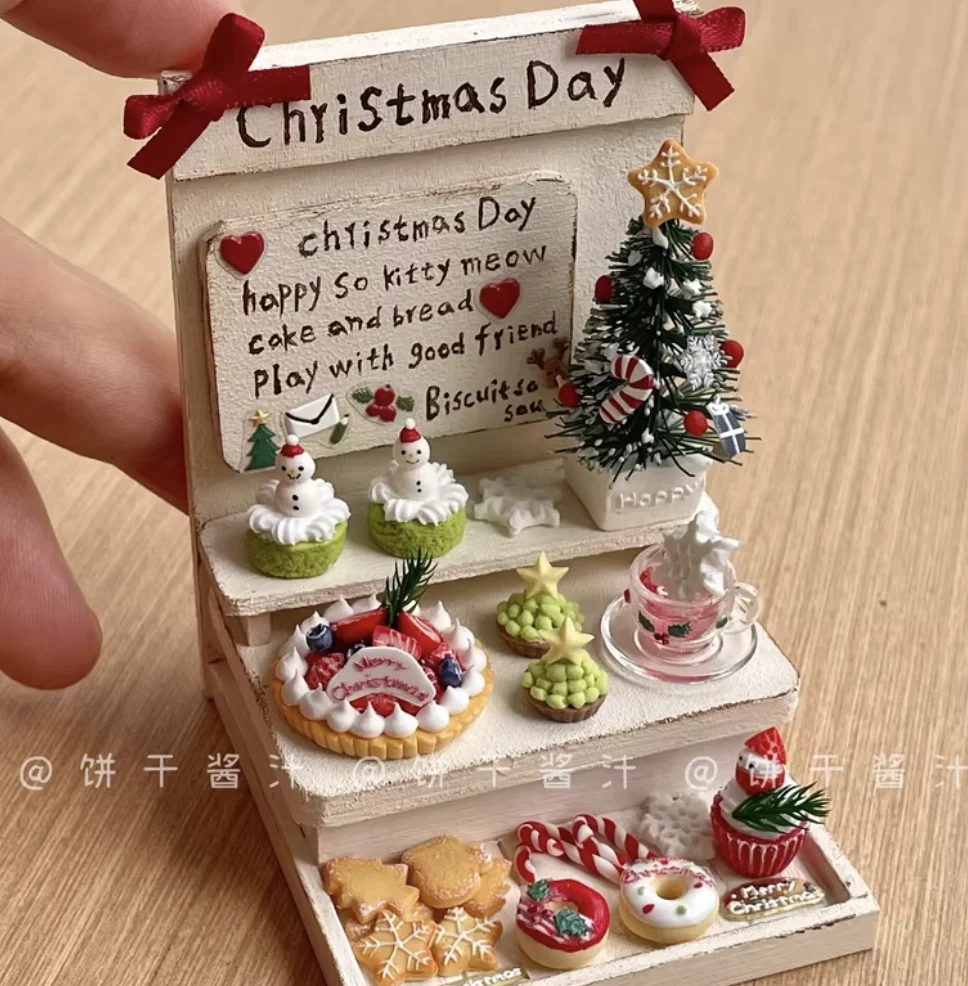 1/6 Set Makanan Penutup Miniatur Tanah Liat Buatan Tangan Yang Dapat Dilepas - Bundel Teh Sore Tema Natal dalam Keranjang Tenun Tangan - Dekorasi Kue BJD