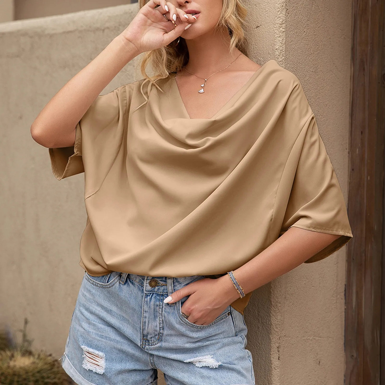 ملابس علوية فضفاضة مثيرة برقبة مثلثة للسيدات ، أحادية اللون بسيطة ، أكمام قصيرة ، أزياء غير رسمية ، تصميم شخصي ، اتجاه جديد