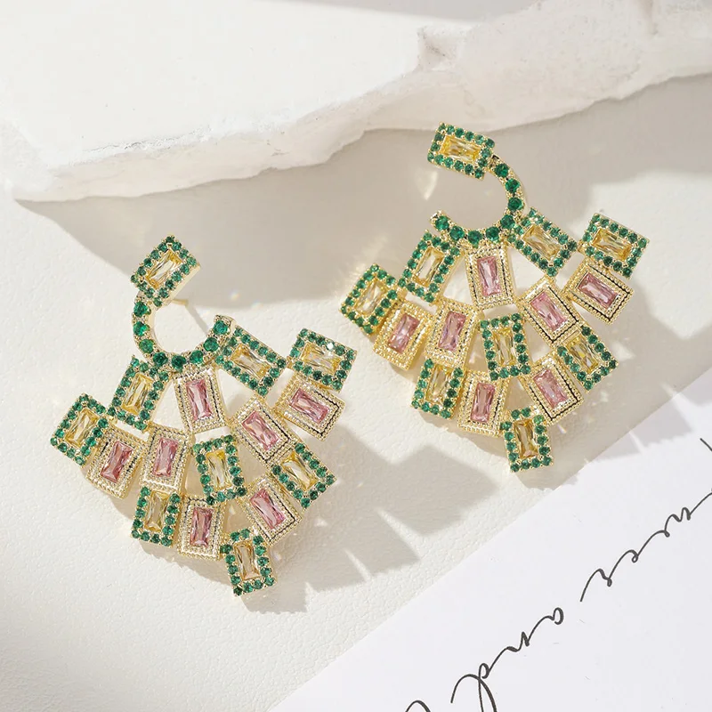 

Роскошные красочные багетные массивные серьги с камнями CZ, геометрический веерообразный дизайн, яркие розовые, зеленые, желтые серьги с кристаллами