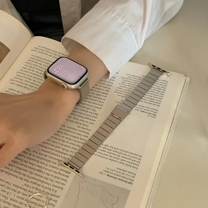 Cinturino in metallo acciaio inossidabile per Apple Watch 44mm 40mm 45mm 41mm 42/46mm 49mm Bracciale per iWatch Ultra Series 10 9 8 SE 7 6 5 4