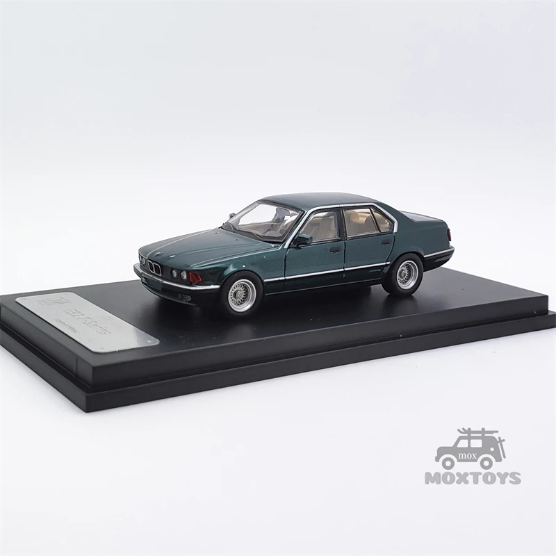 DCM 1:64 E32 Série 7/E34 Série 5 Berline limitée 799 Diecast Model Car