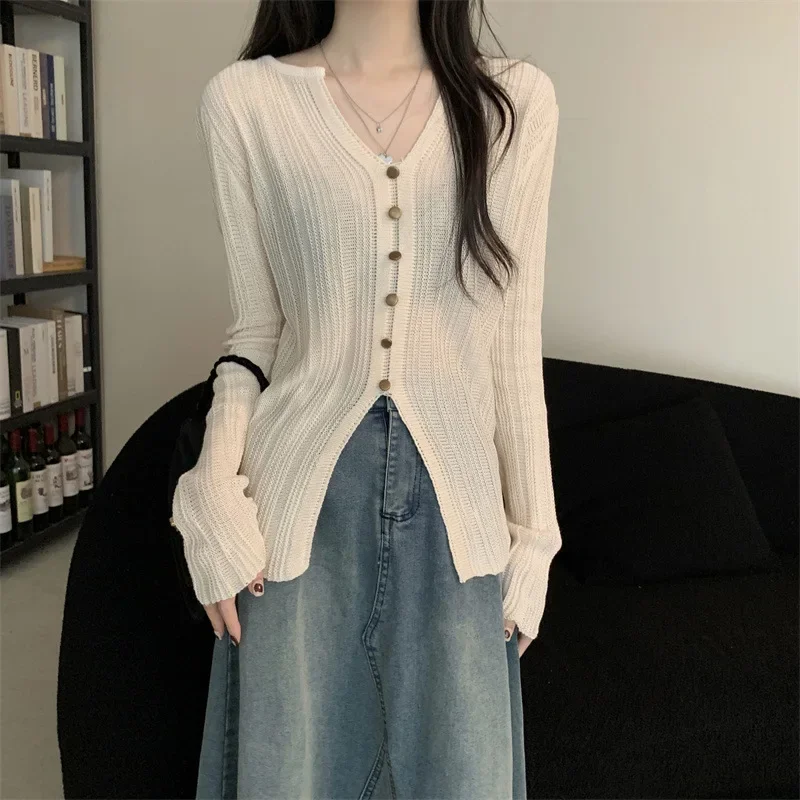 

2025 New Split Hem Knitted Pullover Women Y2K Vintage Metal Button Knitting Sweater Autumn Sexy Stretch Slim V-Neck Pullovers