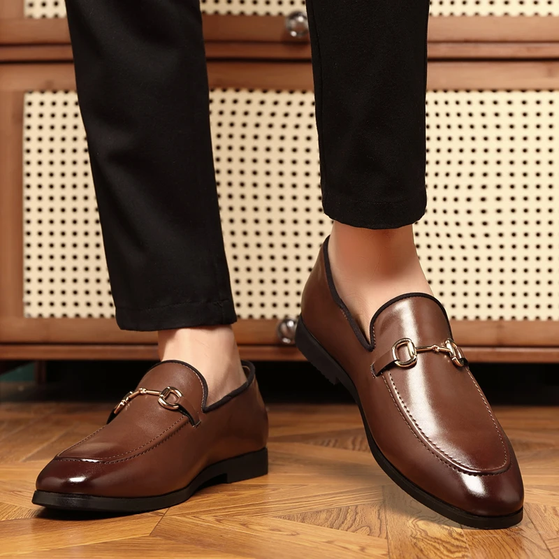 

New Men One-piece Loafers with A Simple and Lightweight Buckle Casual Hairstylist's Office Trendy Shoes