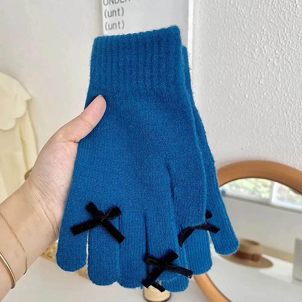 Guantes de dedo con pantalla táctil coreana para mujer, manoplas de cinco dedos tejidas con lazo para niña, manoplas sólidas cálidas y gruesas para invierno 2024