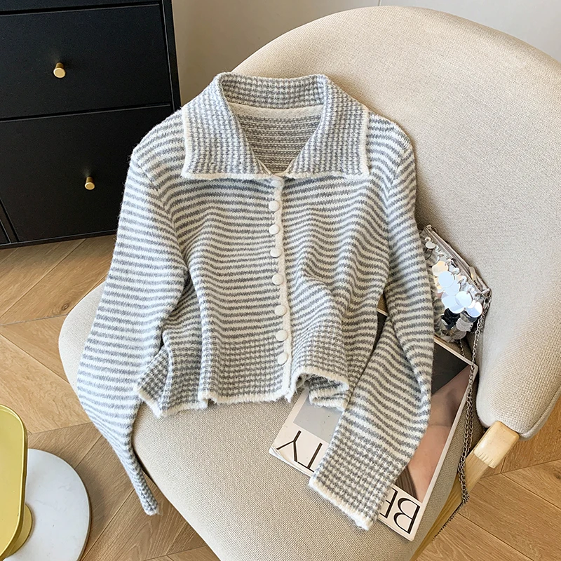 

Осень-зима женский вязаный кардиган в полоску с отложным воротником на одной пуговице, теплое полиэфирное волокно, длинный све, верхняя часть...