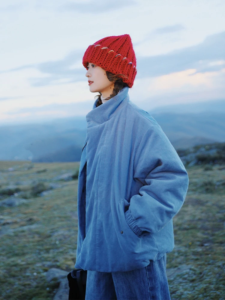 

Hua Ji B856 Вельветовое зимнее джатовое женское свободное хлопковое пальто для колледжа с воротником-стойкой, длинное свековое цветное пальто на молнии