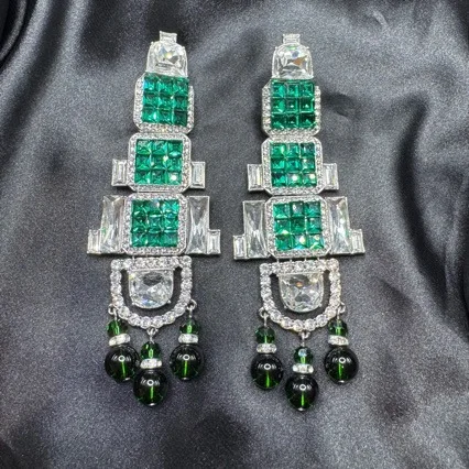 Green Lucite Long Shoulder Duster Earrings for Women Colorful Crystal Drop Clip Earrings Handmade Glass Statement Jewelry