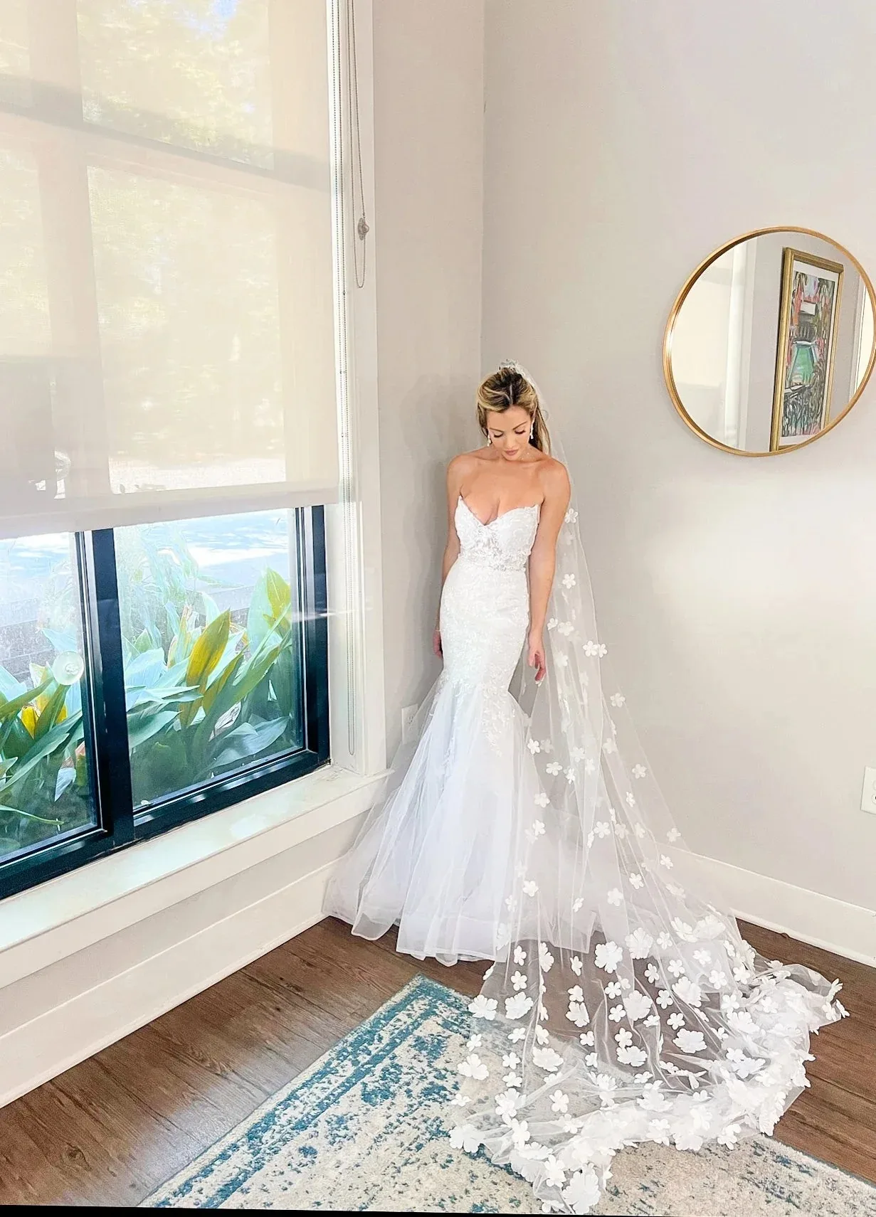 Romantic White Sheer Cathedral Veil with Scattered 3D Floral Petal Applique Women Bridal Headpiece Customized V265365