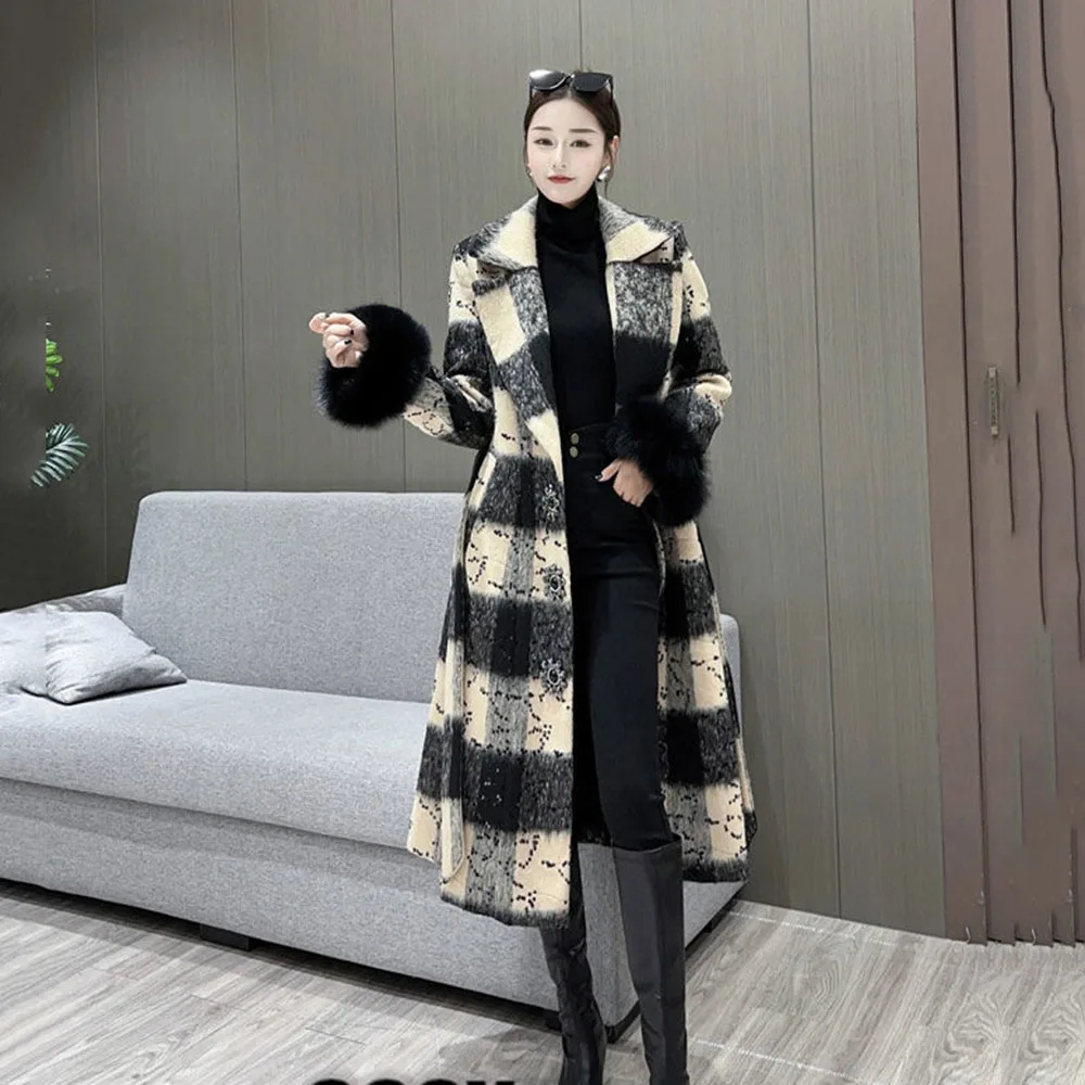 Plaid Woolen Fashion Coat Feminine Temperament Slim Long 2024 Winter New High-end Fox Fur Cuffs Western Style Warm Coat Tide.