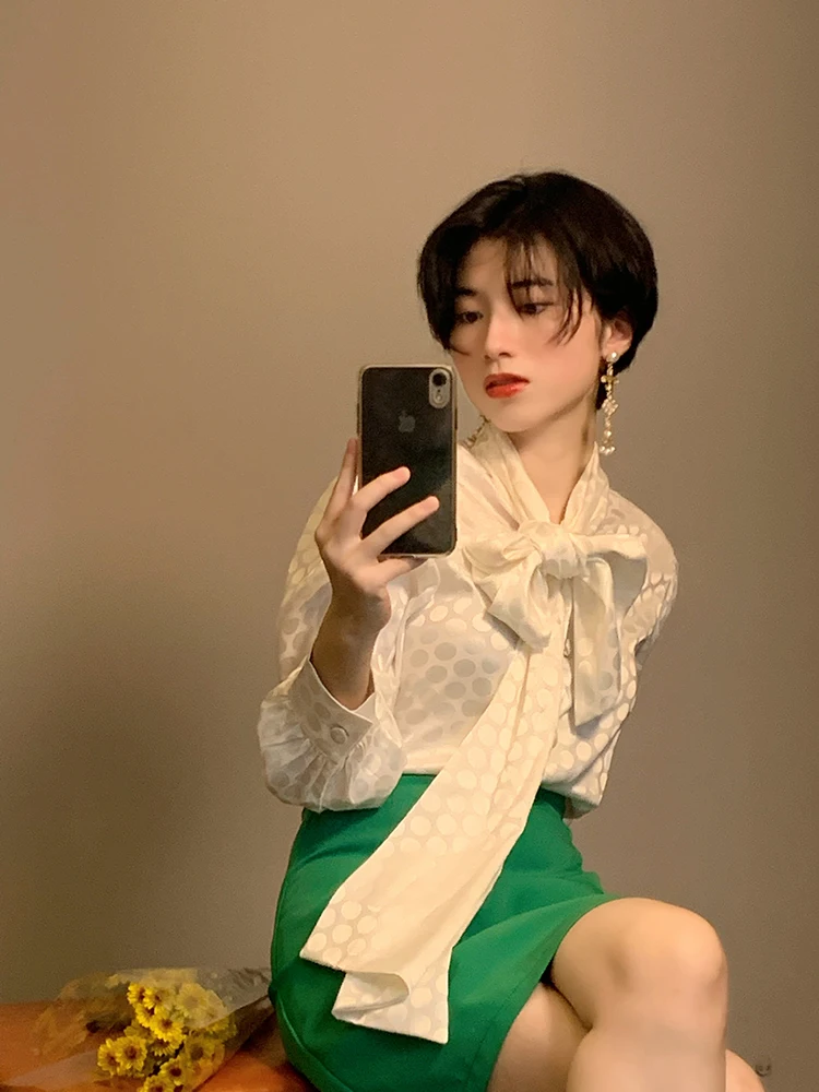

South King Original Pleated Flared Collar Super Large Bow Knot White Satin Polka Dot Straight Long Sleeve Shirt Women's Fashion