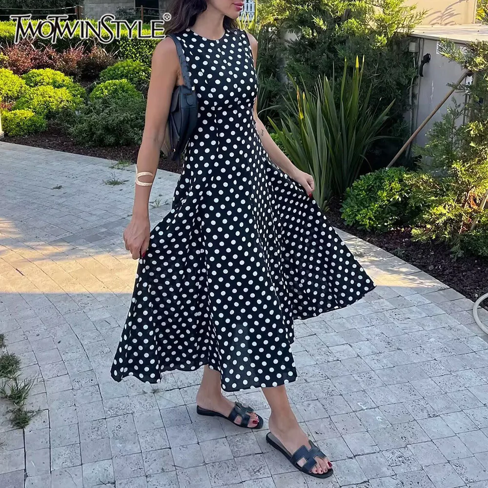 TWOTWINSTYLE ชุดเดรสพิมพ์ลายจุดย้อนยุคฝรั่งเศสสําหรับผู้หญิง O คอแขนกุดเอวสูง ​ ​ พับชุดพรหมหรูหราหญิงฤดูร้อน