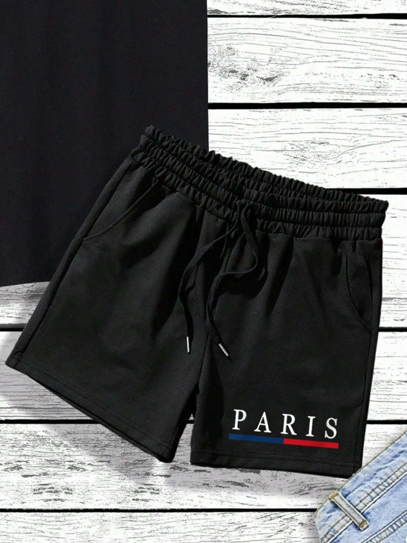 ชุดเซ็ตสองชิ้นสำหรับผู้ชายฤดูร้อน - เสื้อยืดคอกลมแขนสั้นลายกราฟิกแบบไหล่ตก และกางเกงขาสั้นเอวผูกเชือกทรงปกติ มีกระเป๋า